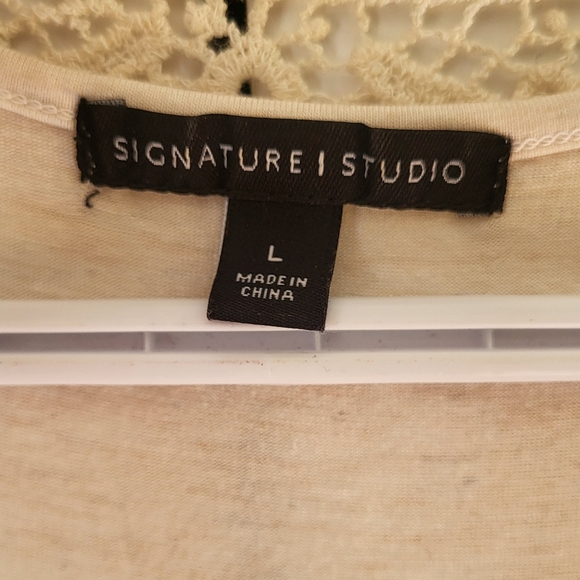 Lace top - Picture 3 of 3